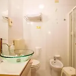 מלון Marzia Queen 3*